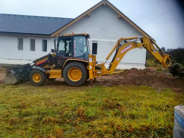 traktor bagr Cerveny Kostelec